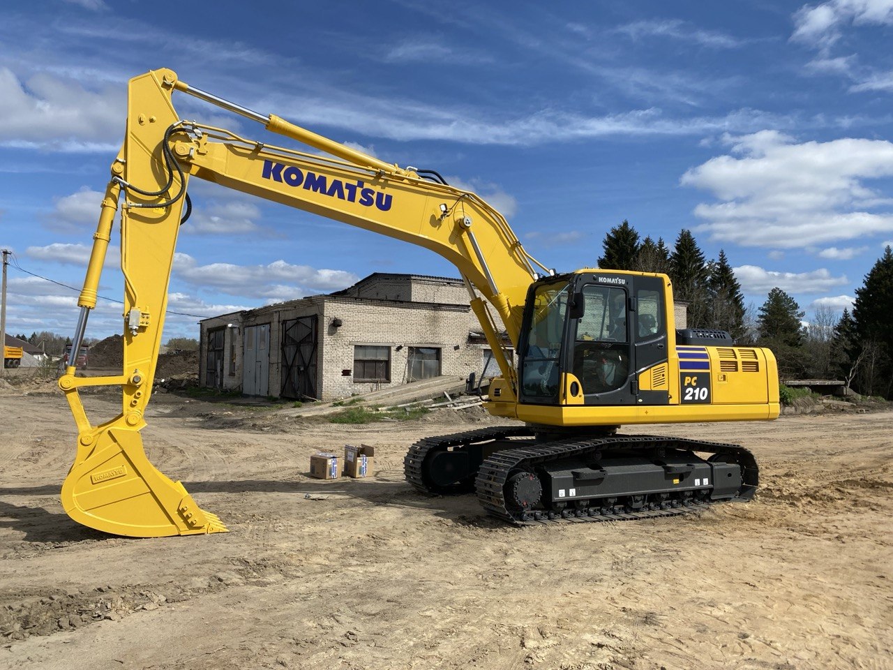 Гусеничный экскаватор Komatsu PC210